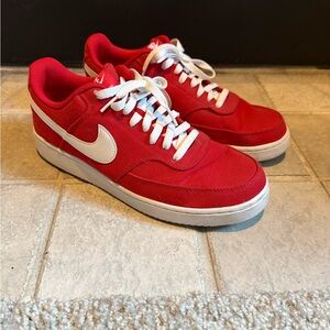 Size 10 Nike Vision Court Low